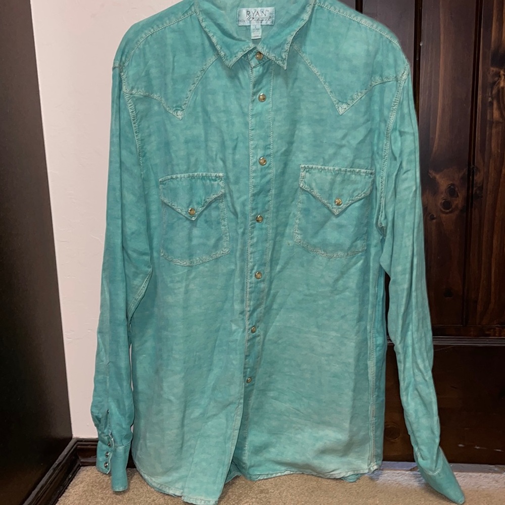Large Ryan Michael button up in good conditon